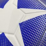 Pelota de fútbol inflable con diseño de estrellas amarillo - Image 3