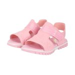 Sandalias BIBI rosadas con velcro brillante y detalles decorativos grabados - Image 4