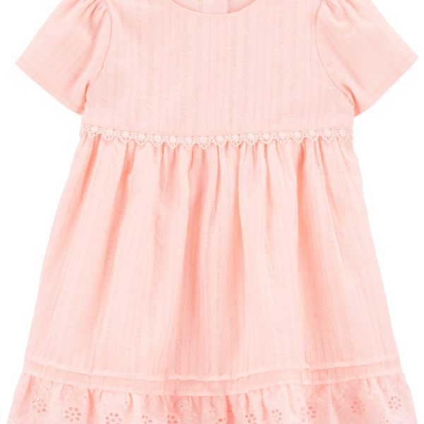 Vestido rosado manga corta con detalles de puntillas