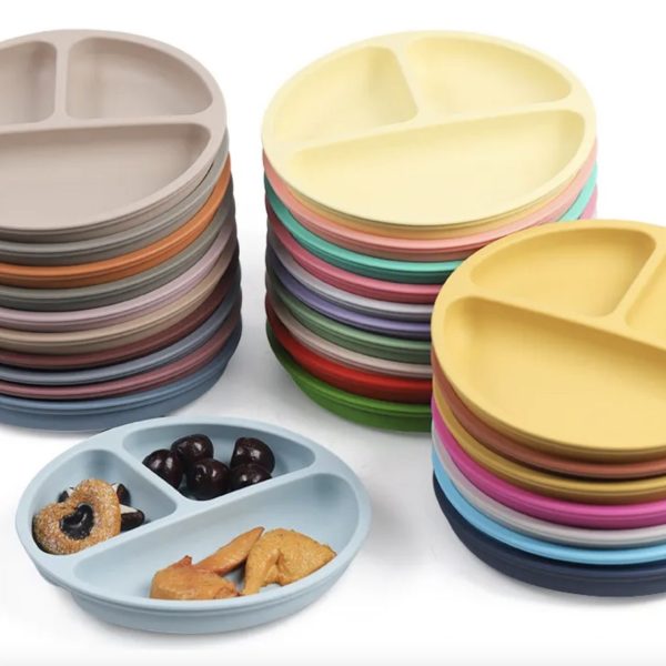 Plato de silicona redondo con divisiones  y ventozas antideslizantes