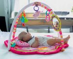 Gimnasio para bebé con juguetes removibles, diseño elefante rosa - Image 4
