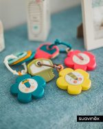 Mordedor sonajero Suavinex diseño flor y llaves - Image 3