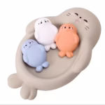 Foca de goma con 3 bebés flotante - Image 2